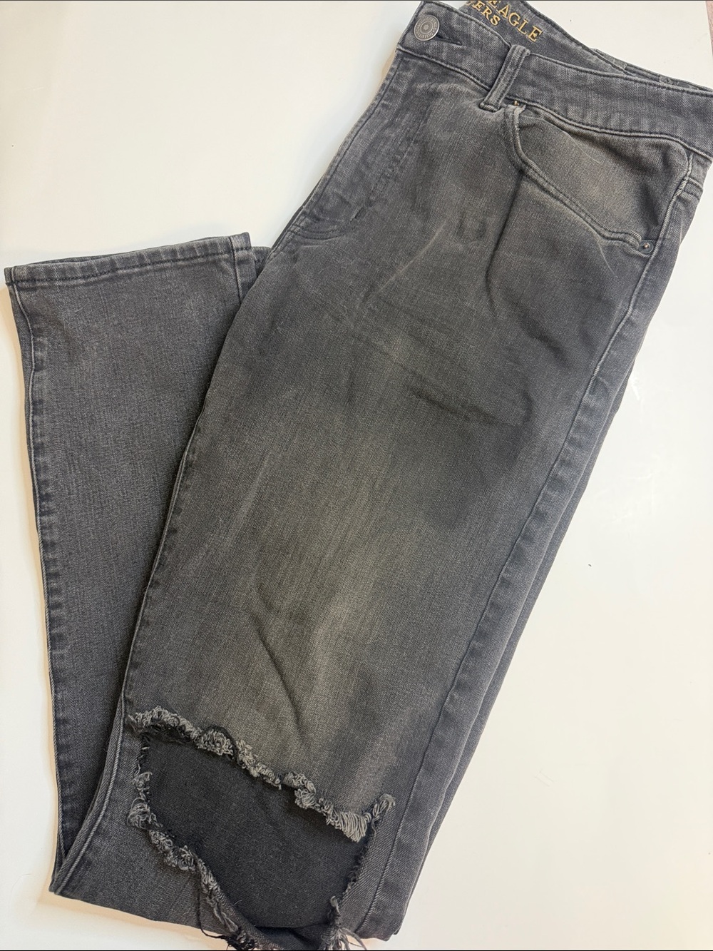 Distressed American Eagle Outfitters Women’s Charcoal Gray Skinny Jeans